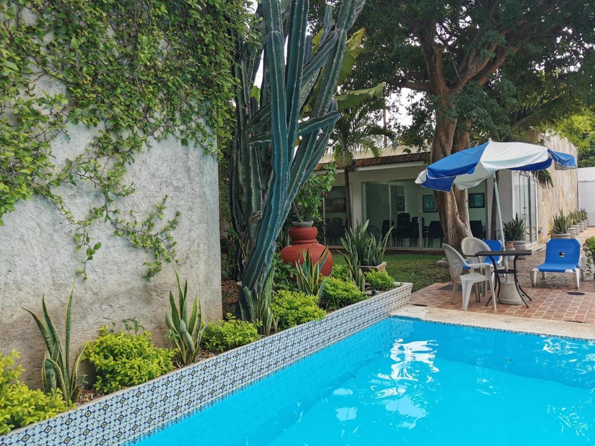 Hotel Las Dalias Inn Mérida Extérieur photo
