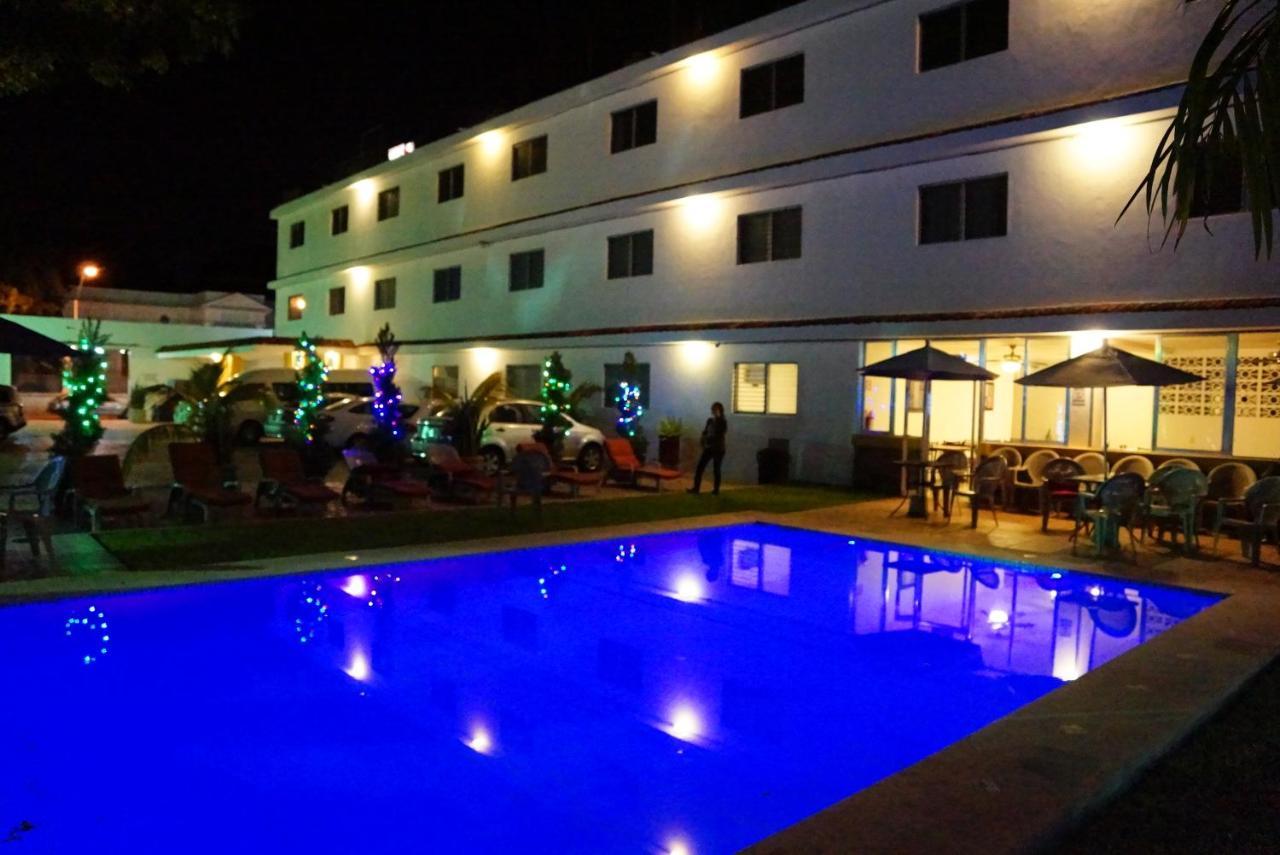 Hotel Las Dalias Inn Mérida Extérieur photo