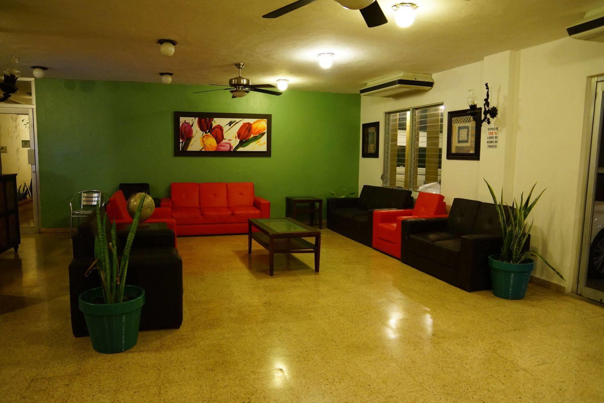 Hotel Las Dalias Inn Mérida Extérieur photo