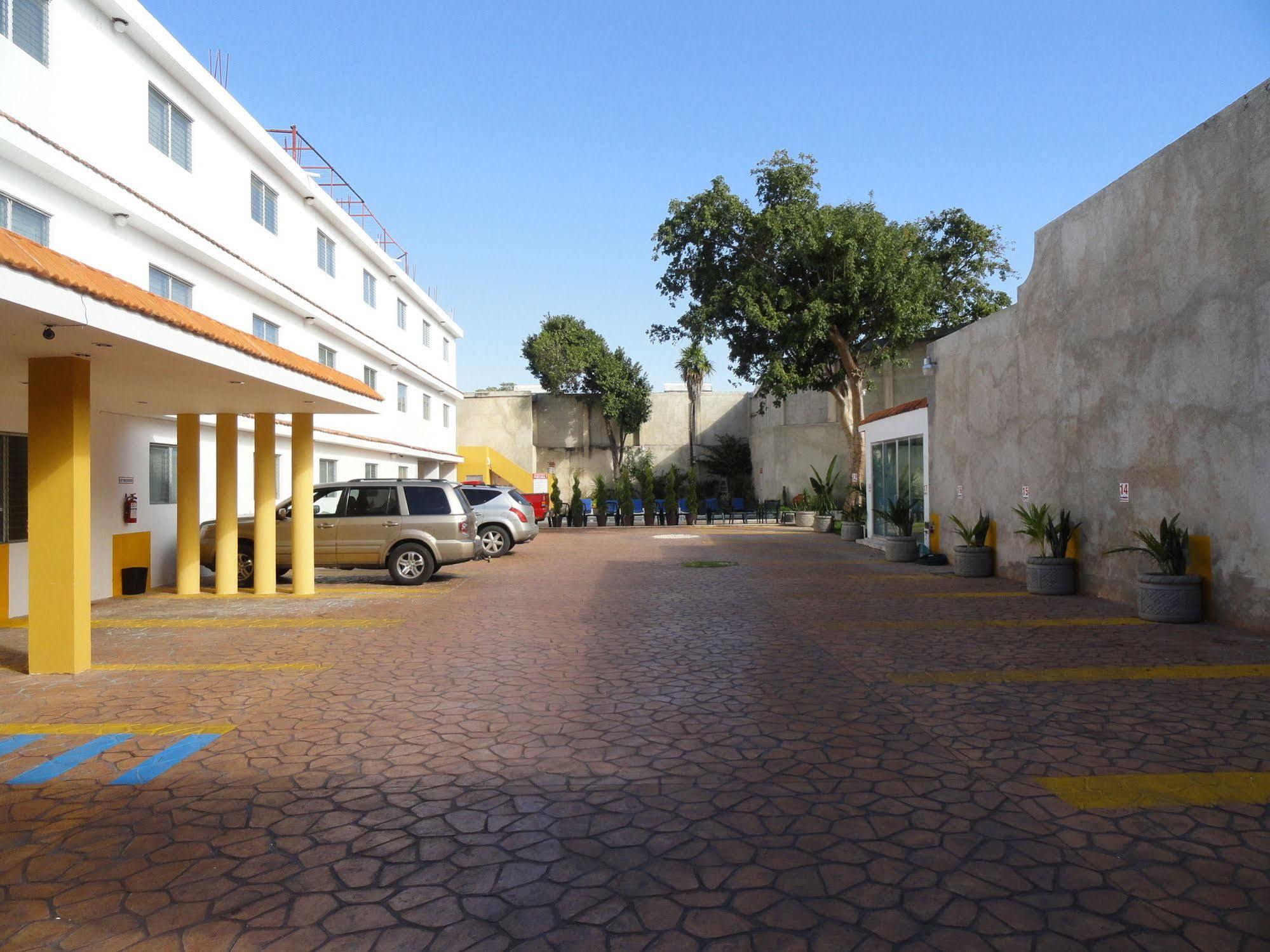 Hotel Las Dalias Inn Mérida Extérieur photo