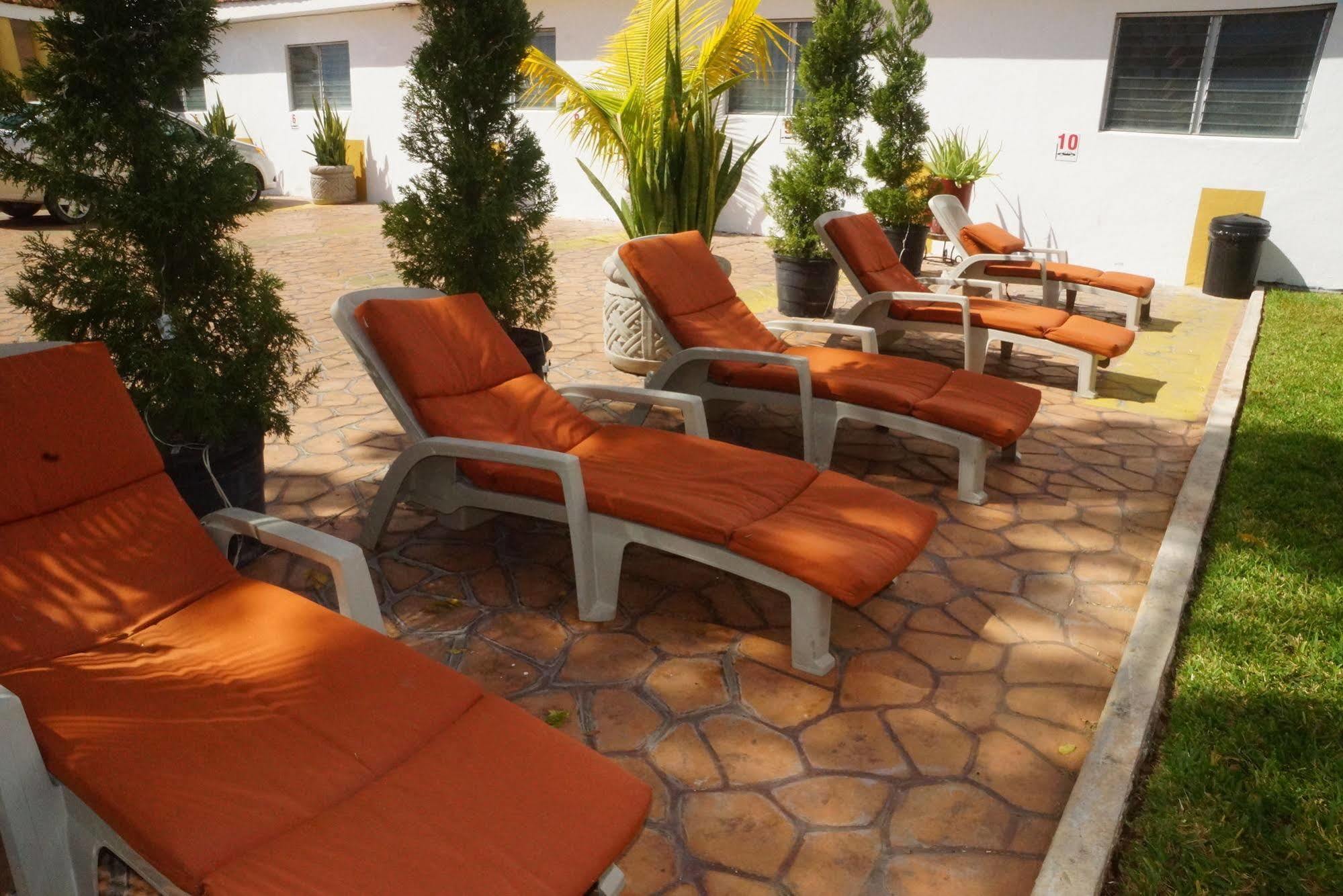 Hotel Las Dalias Inn Mérida Extérieur photo