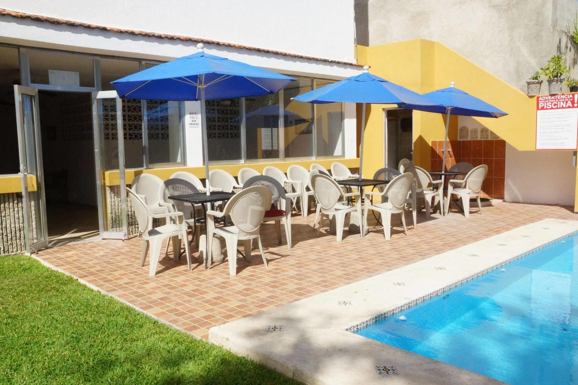 Hotel Las Dalias Inn Mérida Extérieur photo